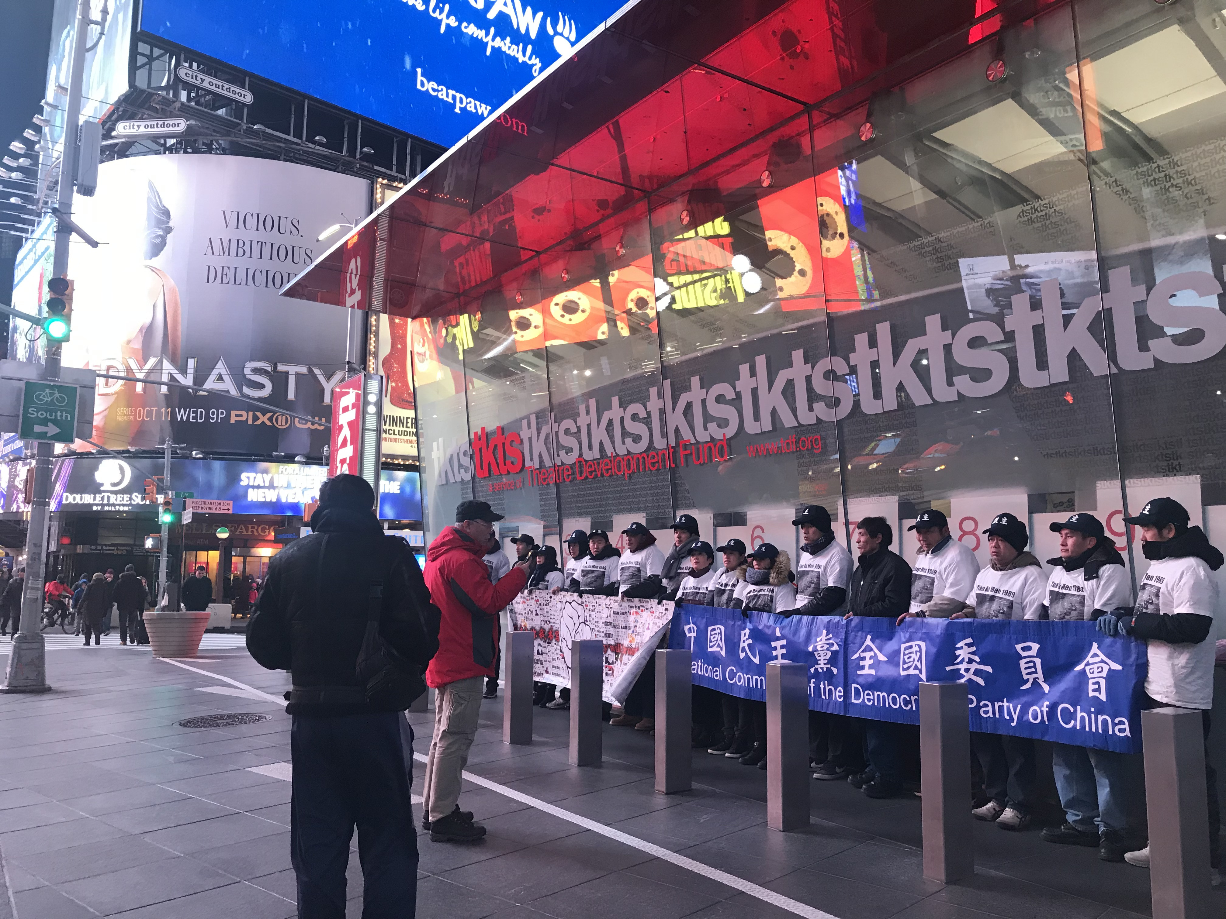 图文简讯：2018年1月27日 中国民主党在时代广场第363波茉莉花行动